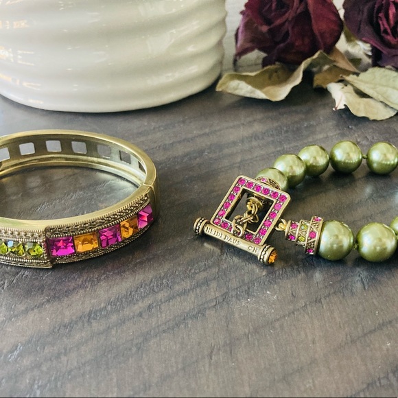 Heidi daus crystals bronze tone bangle and faux pearls toggle clasp bracelet. - Picture 7 of 12